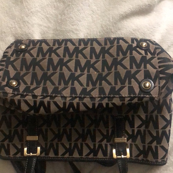 MICHAEL KORS SIGNATURE TOTE - Picture 4 of 9